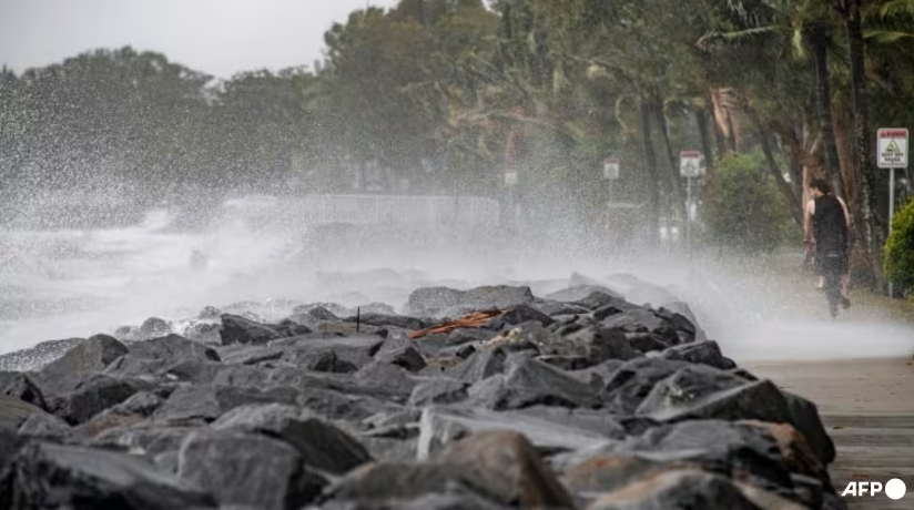 Cyclone Jasper makes landfall in Australia